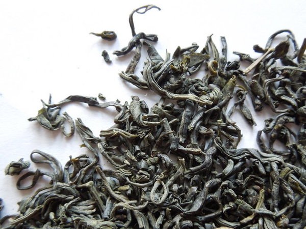 Loose-leaf chun mee, precious eyebrows green tea, showing wiry shape