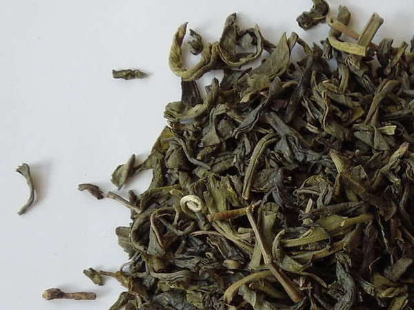Loose-leaf green tea with slightly curved texture